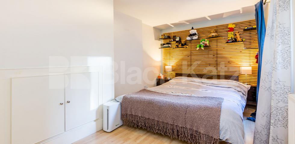 			NEW INSTRUCTION!!!!, 2 Bedroom, 1 bath, 1 reception Flat			 Liverpool Road, HOLLOWAY - HIGHBURY & ISLINGTON